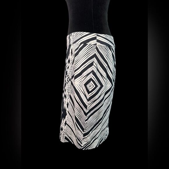 Calvin Klein Women’s Skirt (4) - Picture 2 of 7